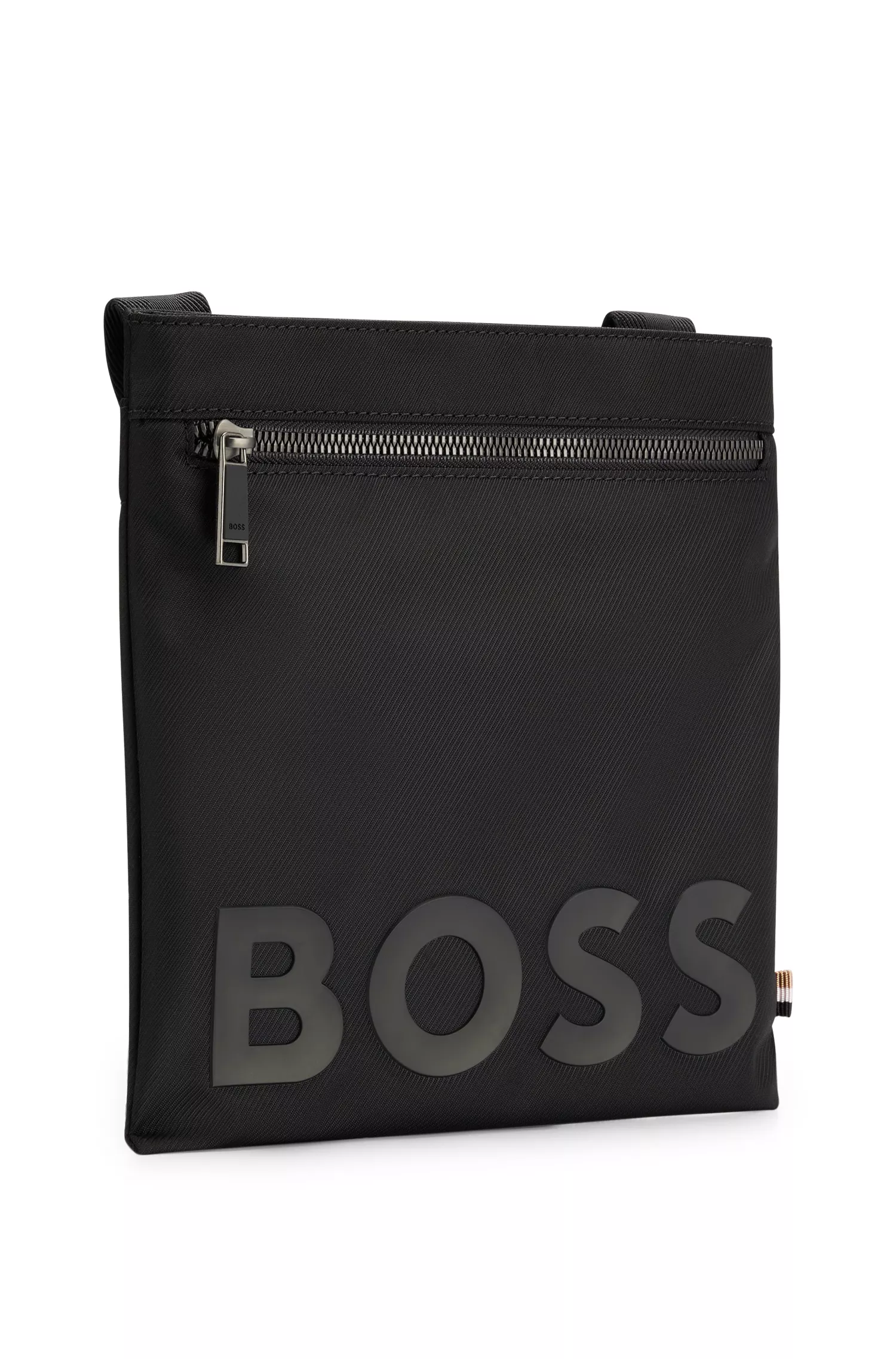 Bolsa envelope BOSS com logotipo preto em material reciclado texturizado.