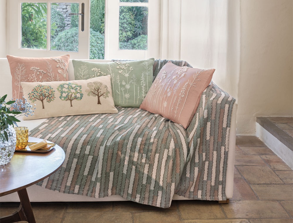 Coussin brodé-En campagne