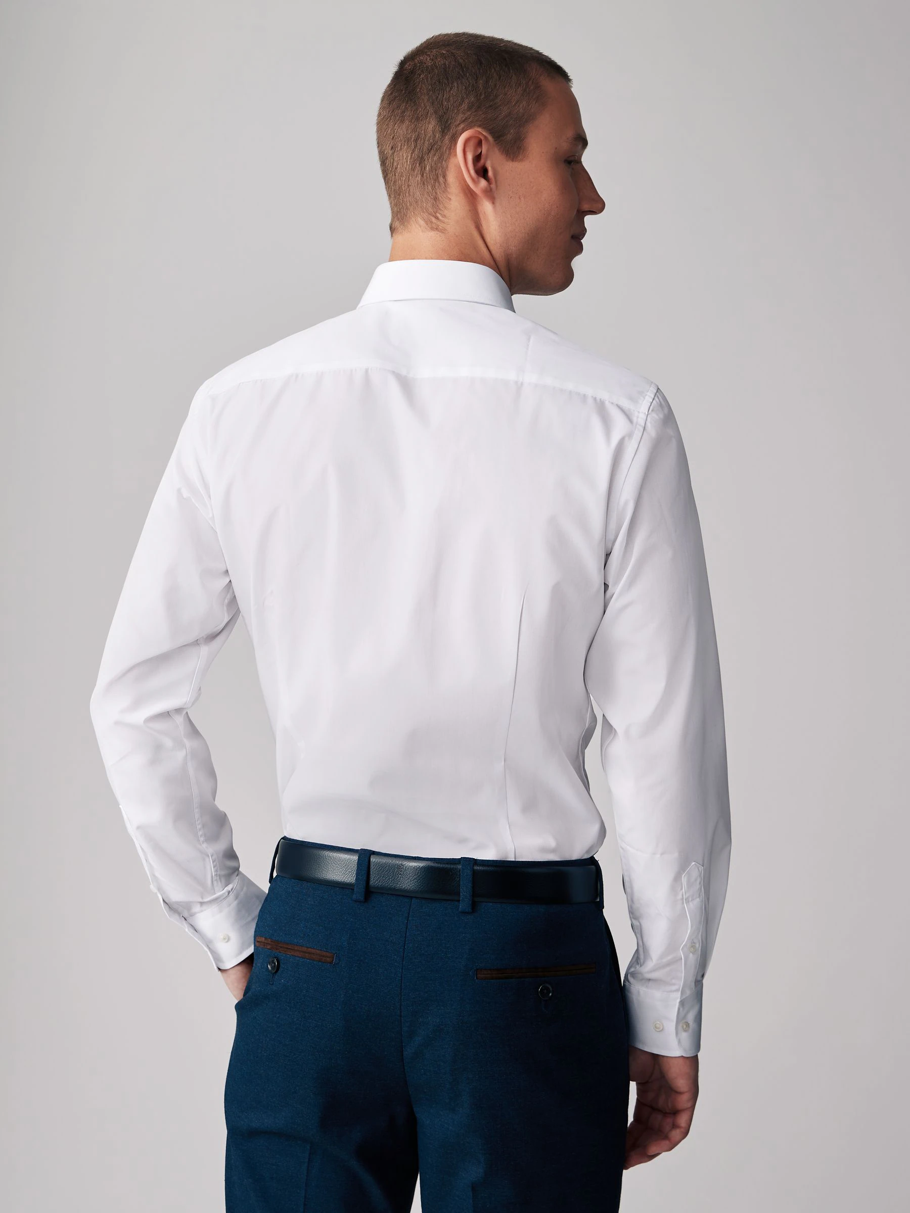 Wit - Verpakking van 5 onderhoudsvriendelijke slim fit smart overhemden met enkele manchetten