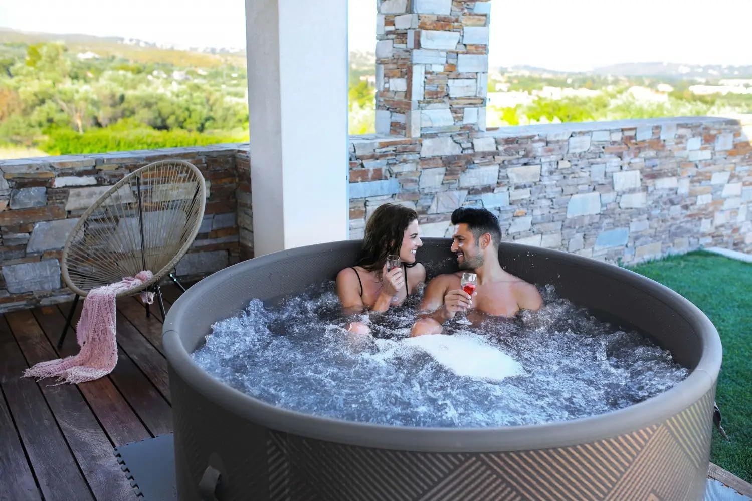 MSPA Whirlpool Mono – Aufblasbarer Whirlpool für 6 Personen | 173x173x70cm | 138 Massagedüsen mit 3 Intensitätsstufen | Indoor- und Outdoor-Spa | Winterfest & Ganzjahresnutzung | Komfortable Steuerung
