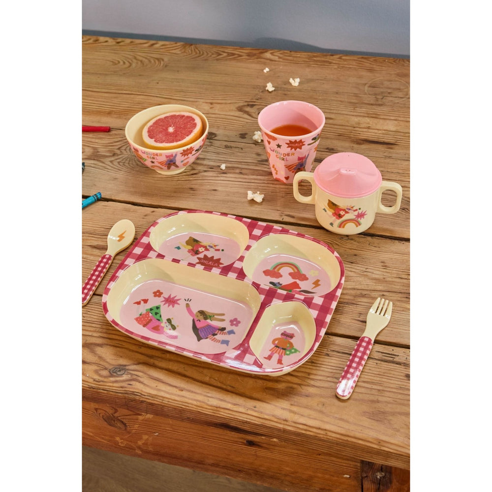 Køb Rice Melamin Kids 4 Room Tallerken Med Hero Print - Pink