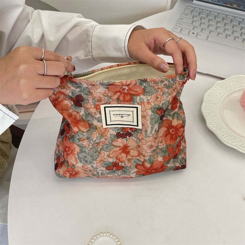 Cattle Farm - Make-uptasje met appliqué en bloemenprint