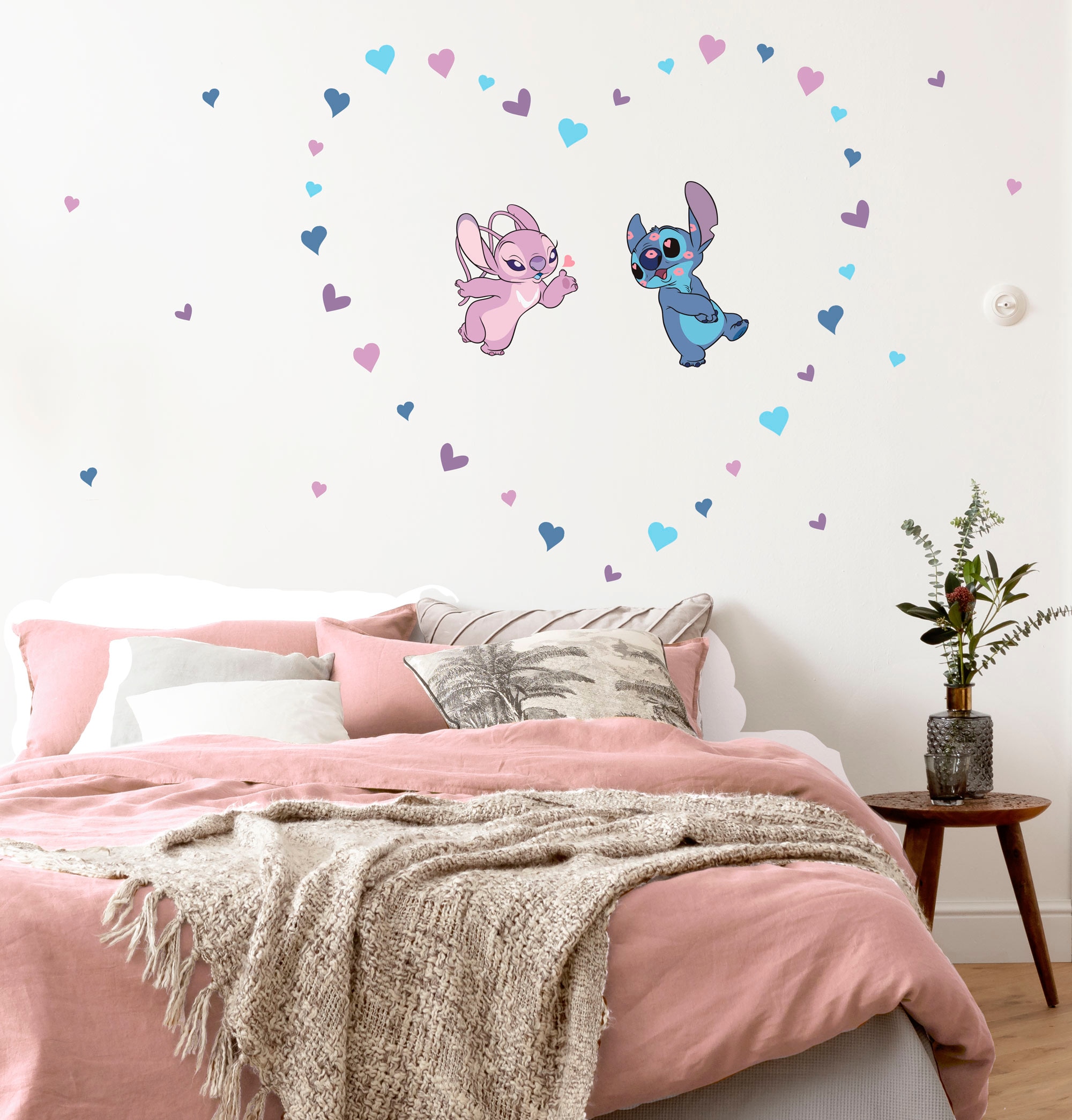 Komar Wandtattoo »Stitch in Love - Grösse 50 x 70 cm« selbstklebend, Wandsticker, Kinderzimmer