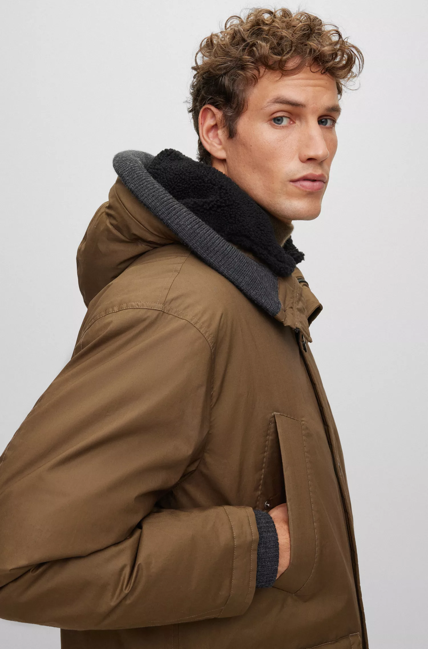 Parka BOSS Camel em mistura de algodão repelente à água com enchimento de plumas