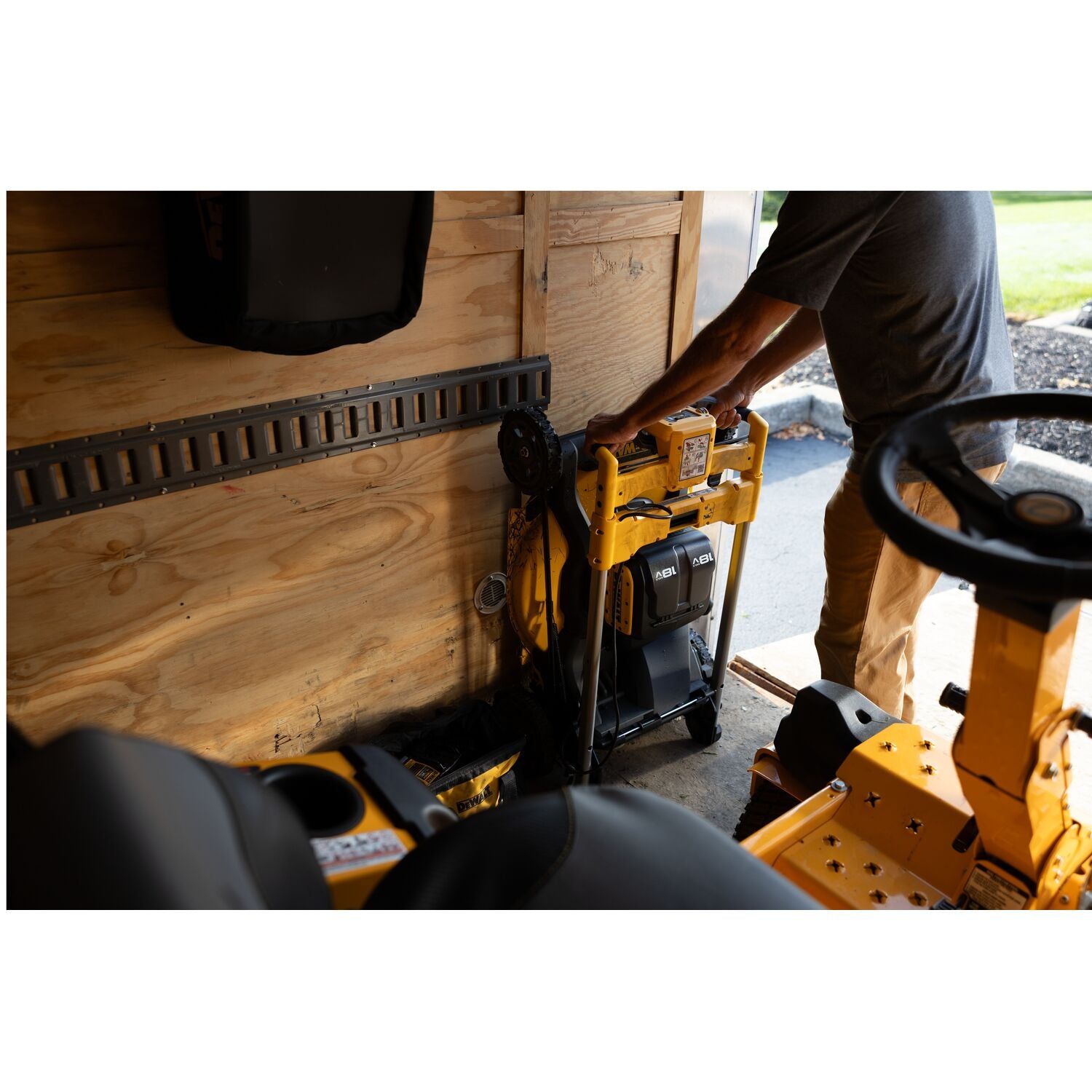 DeWALT DCMWSP156N Accu grasmaaier 53cm met wielaandrijving 2x18V XR Basic Body