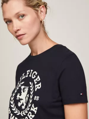 Camiseta com gola redonda e bordado de brasão