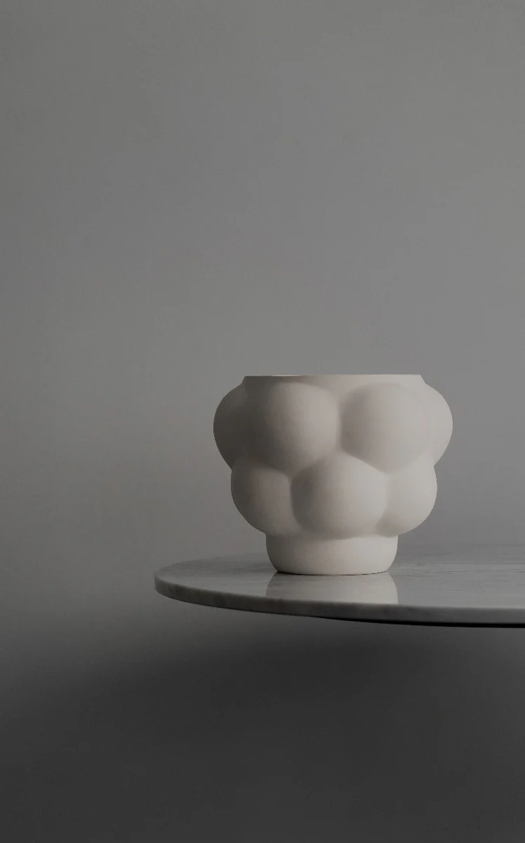 Louise Roe  Balloon bowl #05, raw white - H: 24,5 cm.