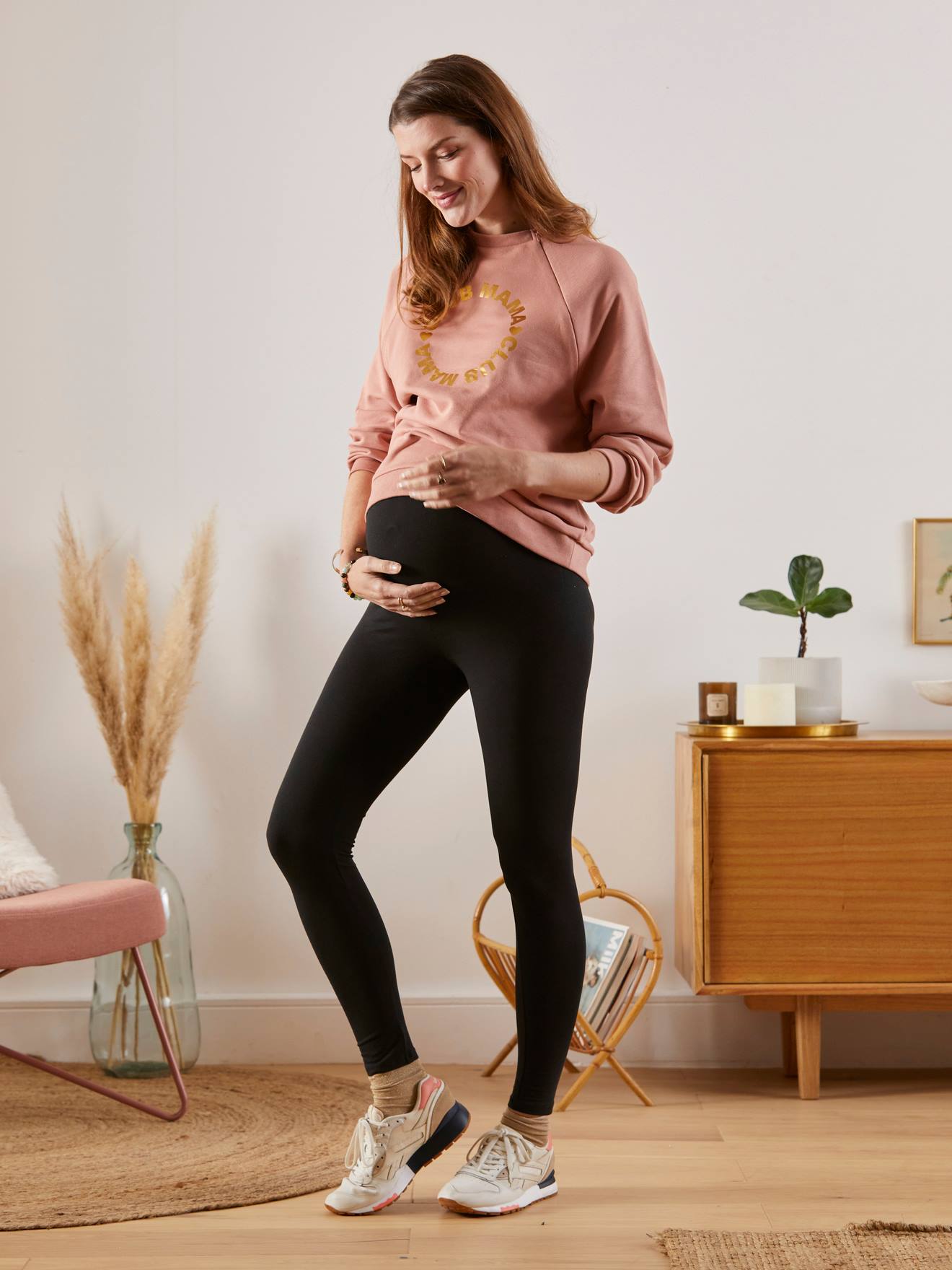 Conjunto de 2 leggings de maternidade lisas em malha elástica preta.