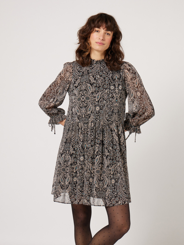 Robe courte à col montant