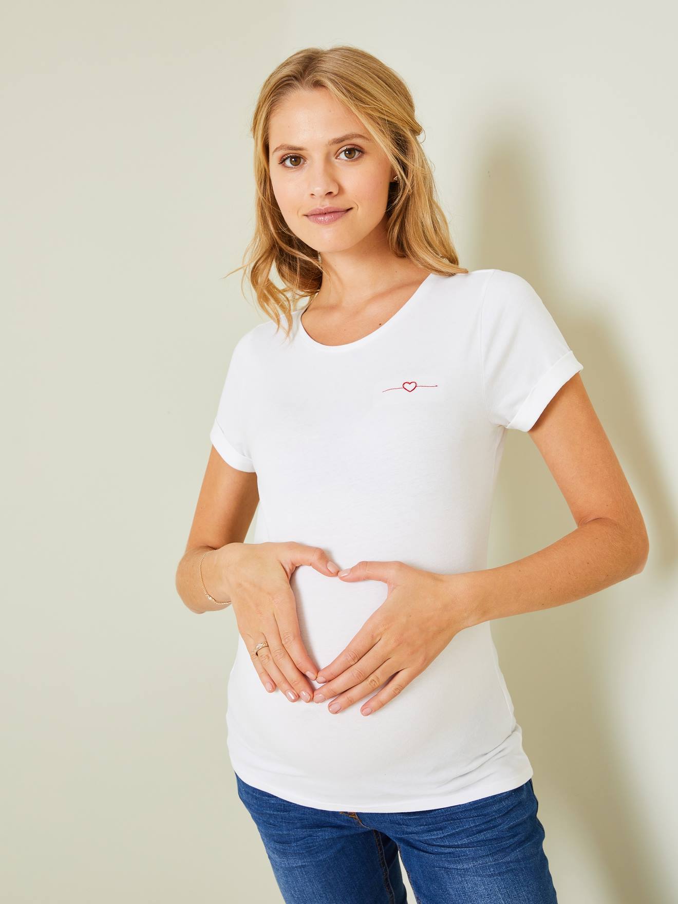 Camiseta de maternidade para personalização, lisa e branca.