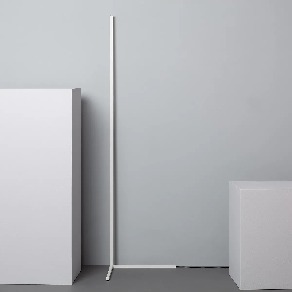 Ledkia Lampadaire LED RGBWW Luxy 20W