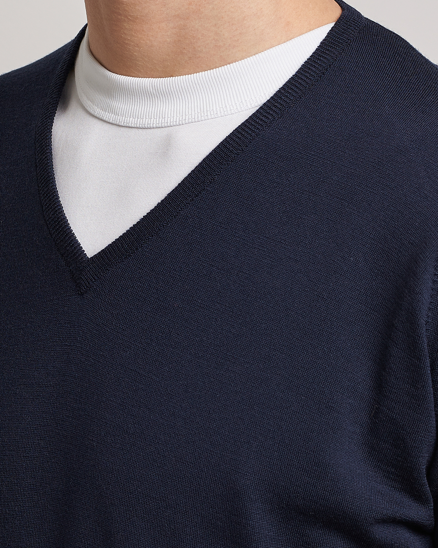 John Smedley Bobby Extra Fine Merino V-Neck Pullover Midnight