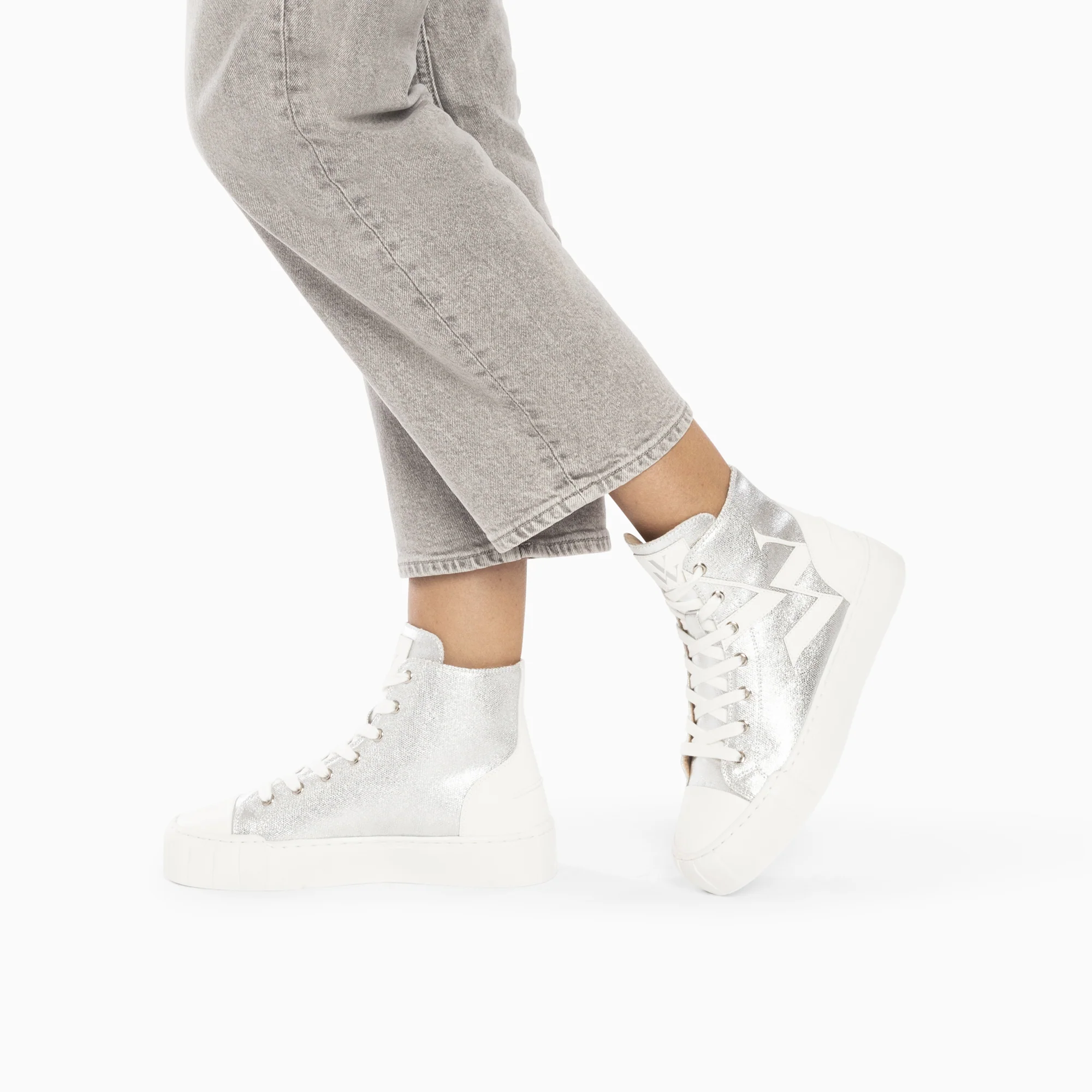 Sneakers-Baskets monogramme Pina montantes argent et blanc