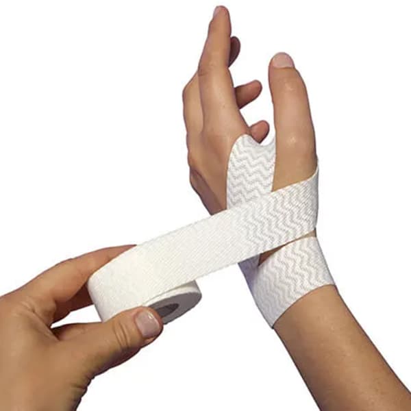 Protection genou snowboard THUASNE BANDE STRAPPING SPORT 3CM X 2.5M BLANC