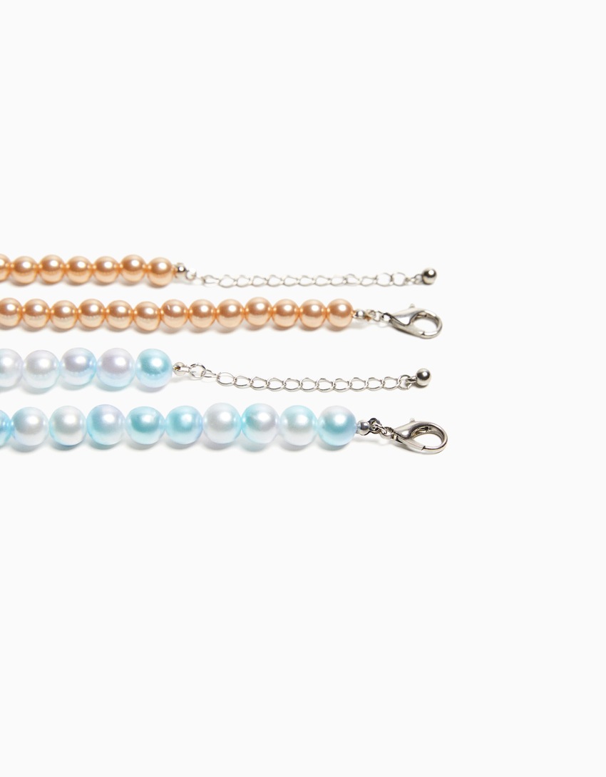 Conjunto de 2 colares com contas de pérolas artificiais.