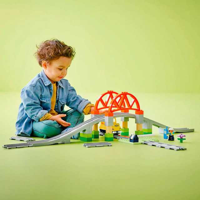 LEGO® Konstruktionsspielsteine »Eisenbahnbrücke und Schienen – Erweiterungsset (10426)« LEGO DUPLO Town; Made in Europe