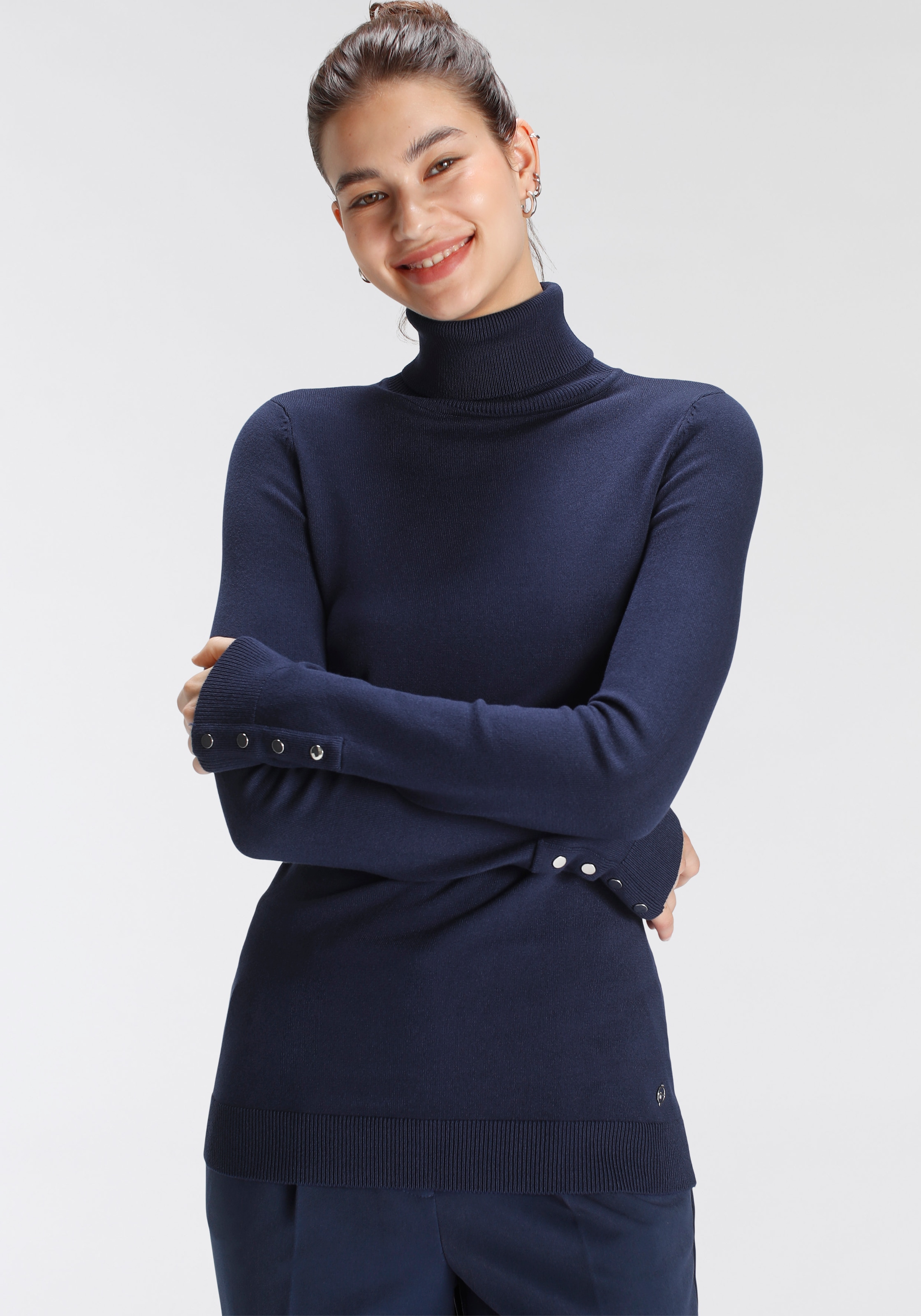 Tamaris Rollkragenpullover , in enger Form mit Knopfdetails
