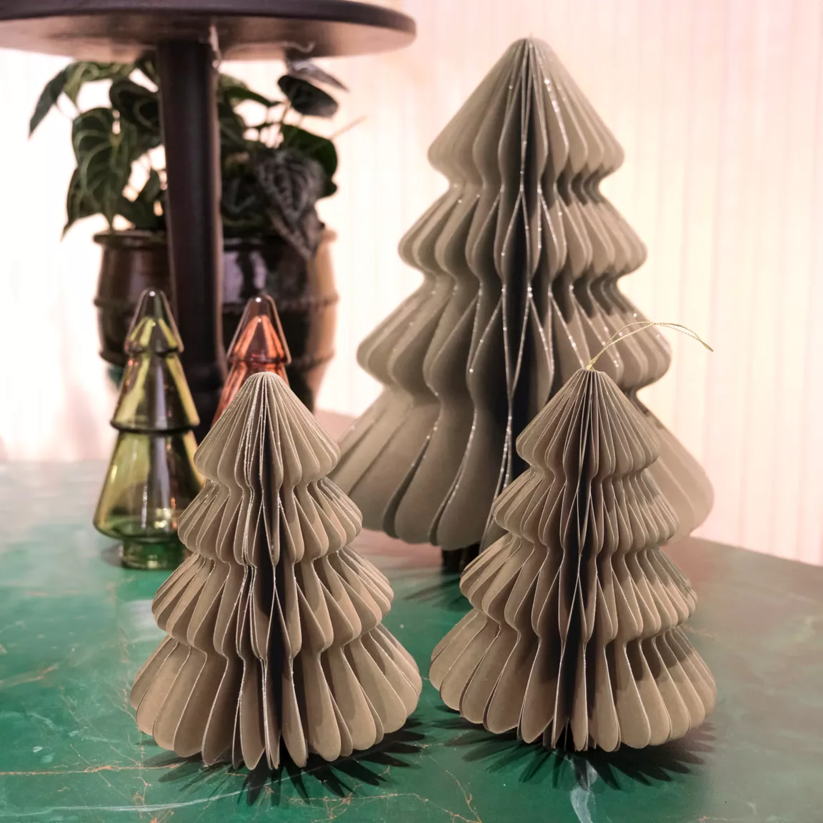 Sapin en papier à suspendre (H15 cm) Fermeture Magnétique Brun