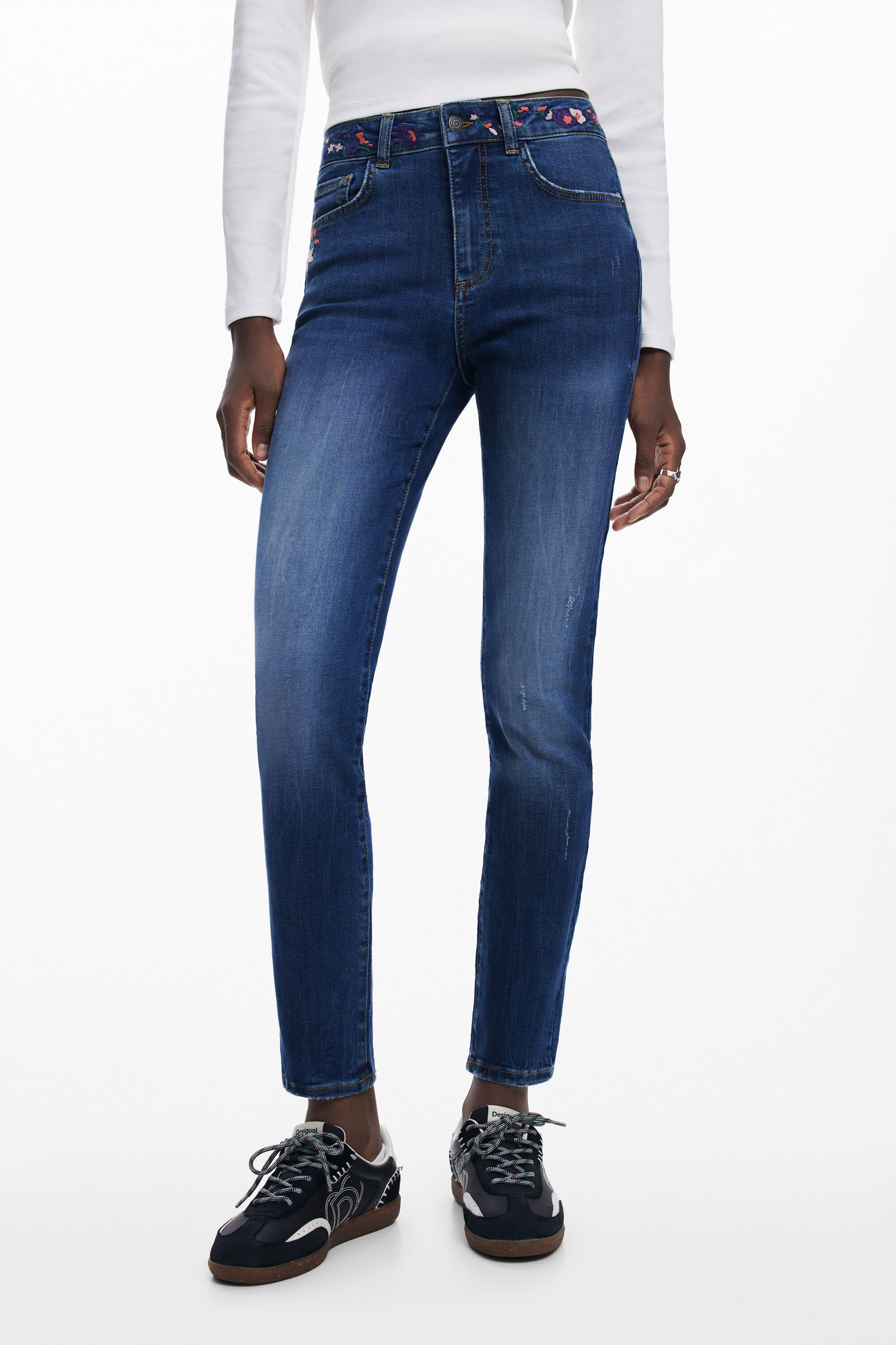 Vaqueros slim bordados