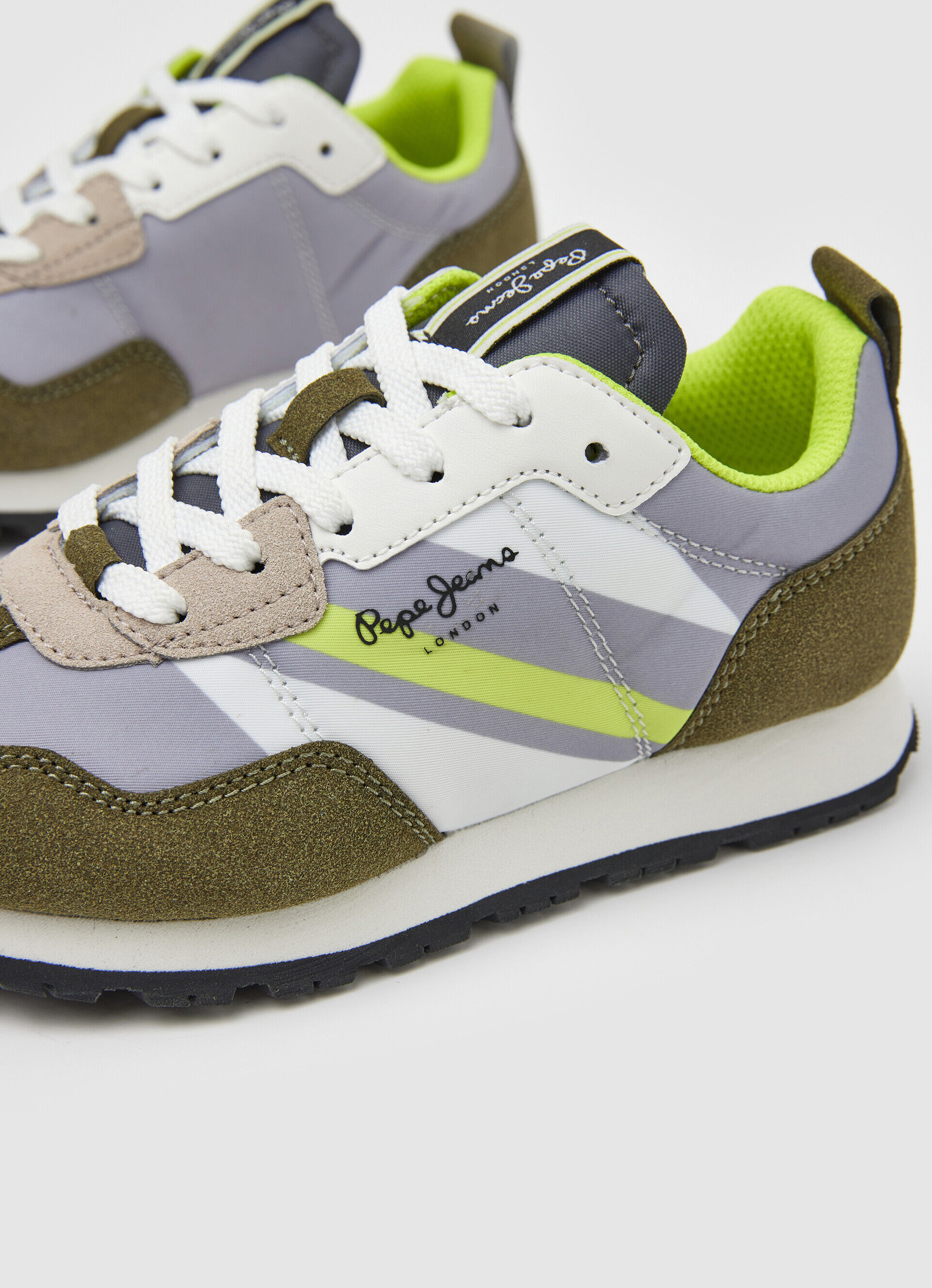Tênis FOSTER com estampa combinada - verde militar