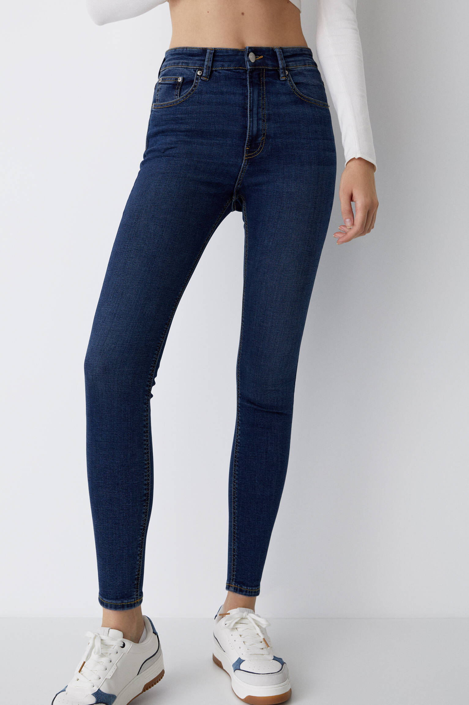CALÇA JEANS SKINNY DE CINTURA ALTA - AZUL ESCURO