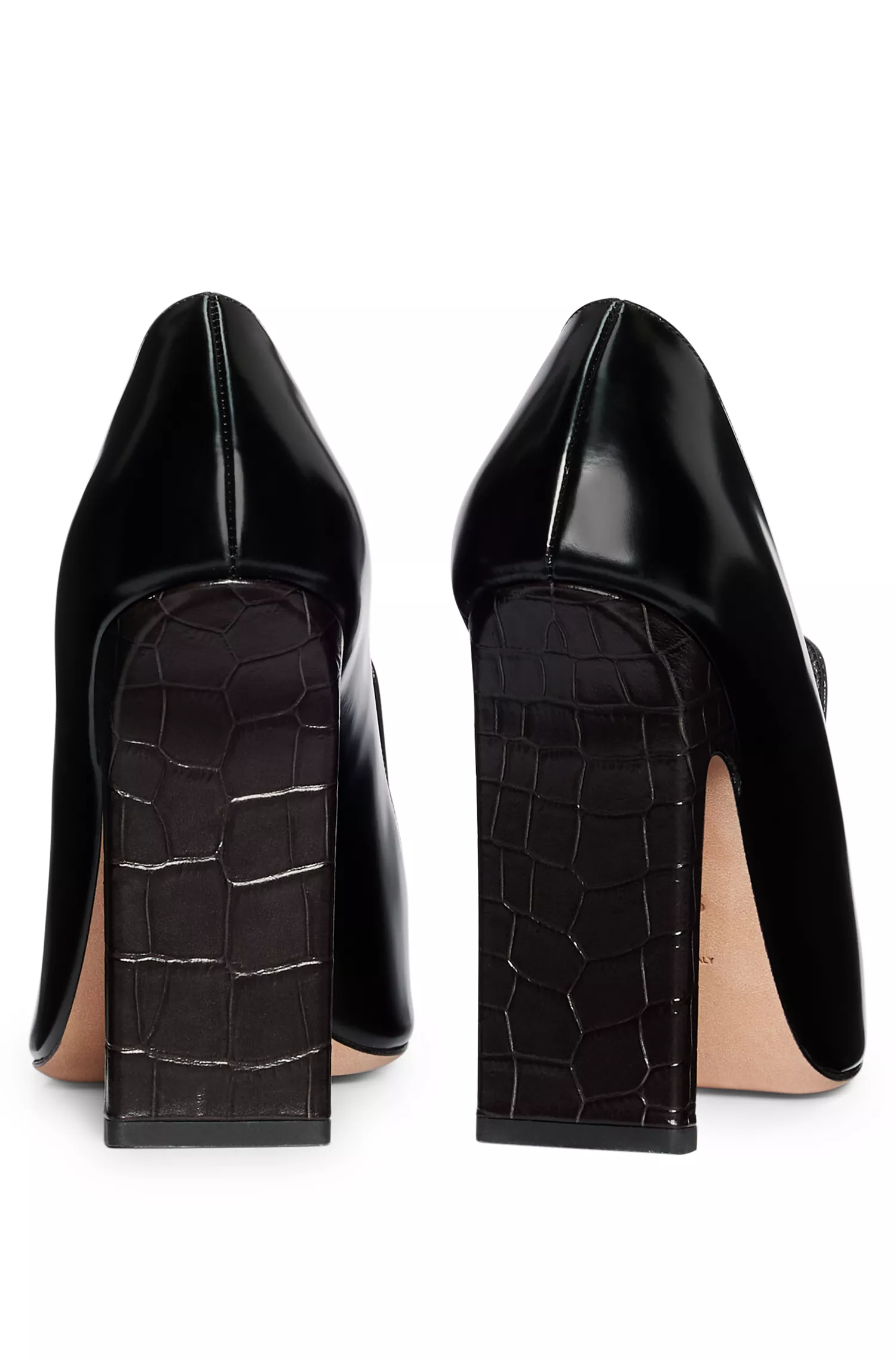 Sapatos de salto alto BOSS em couro preto com detalhes em efeito crocodilo.