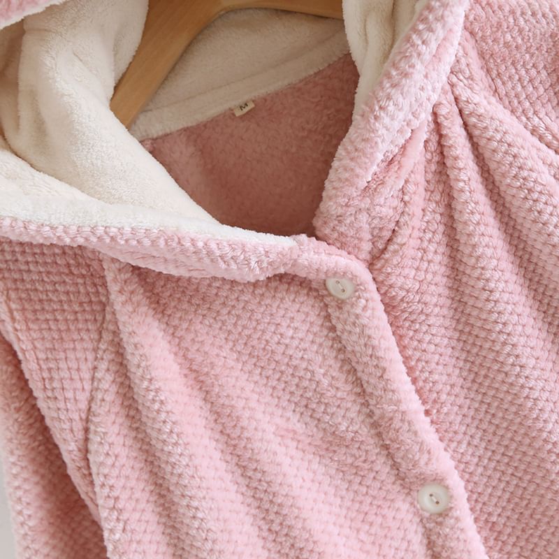 Somnus - Fleece pyjamajas met contrasterende rand en capuchon en knoopjes (verschillende ontwerpen)