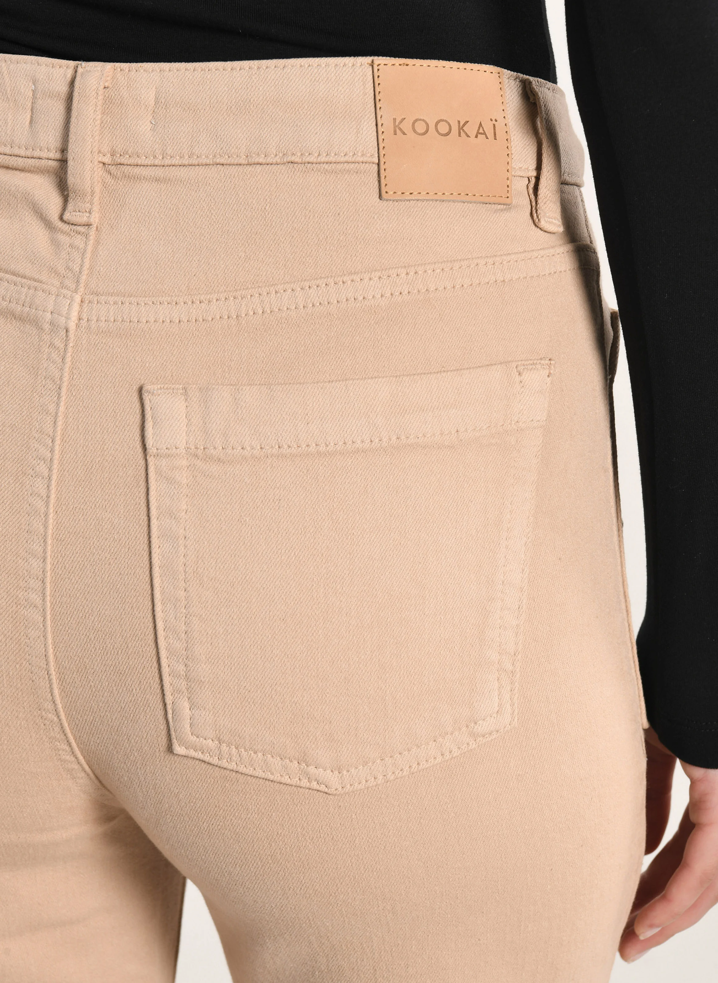 THADEE - Pantalon flare à fermeture boutonnée en coton mélangé | Beige