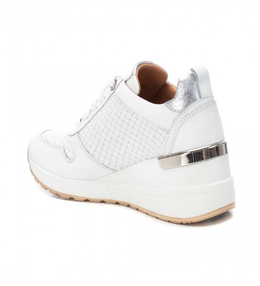 Tênis Carmela em couro branco 160756 - Salto plataforma de 7 cm -