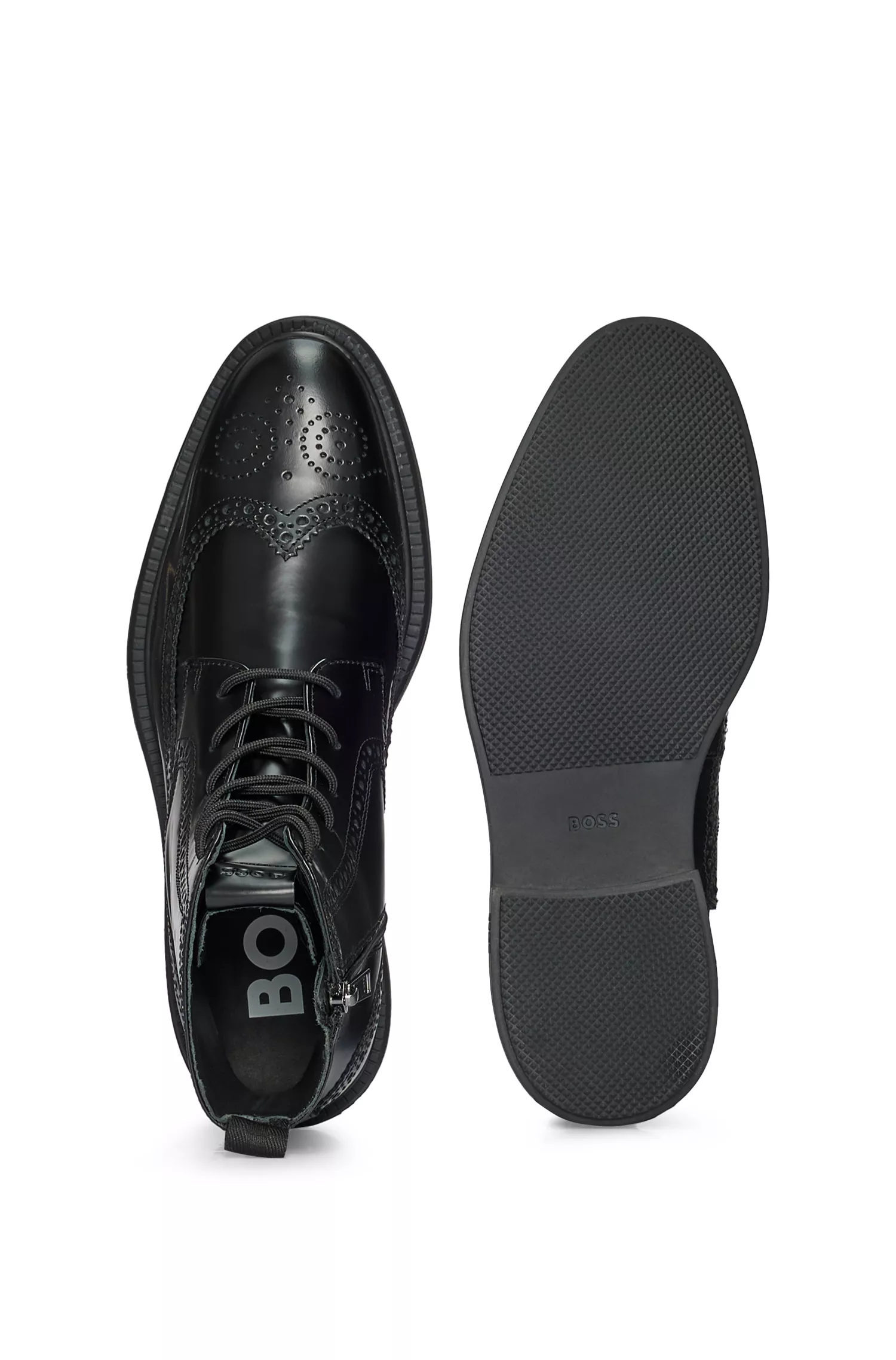 Botas BOSS Black-Half em couro escovado com detalhes brogue.