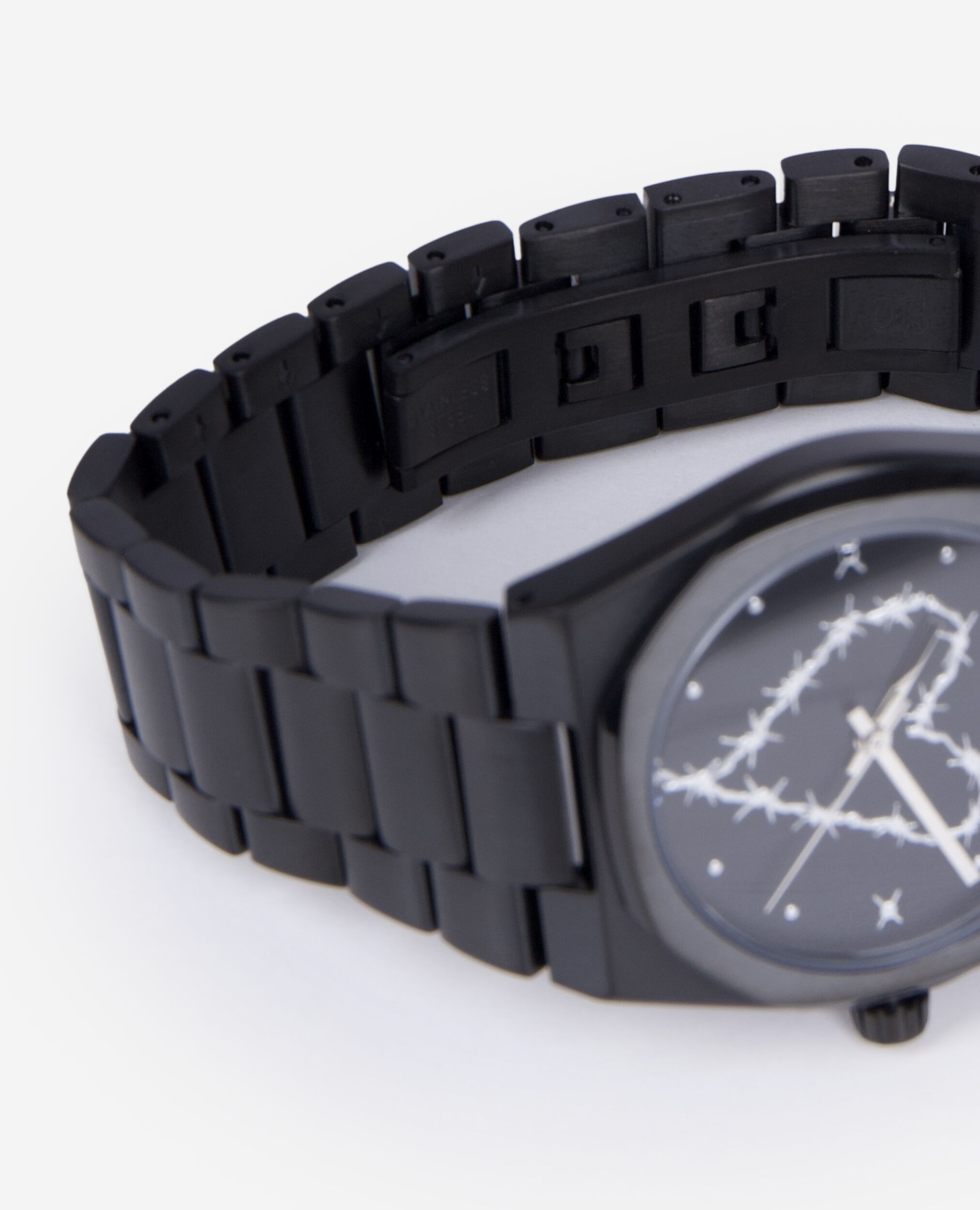 Montre avec coeur noire