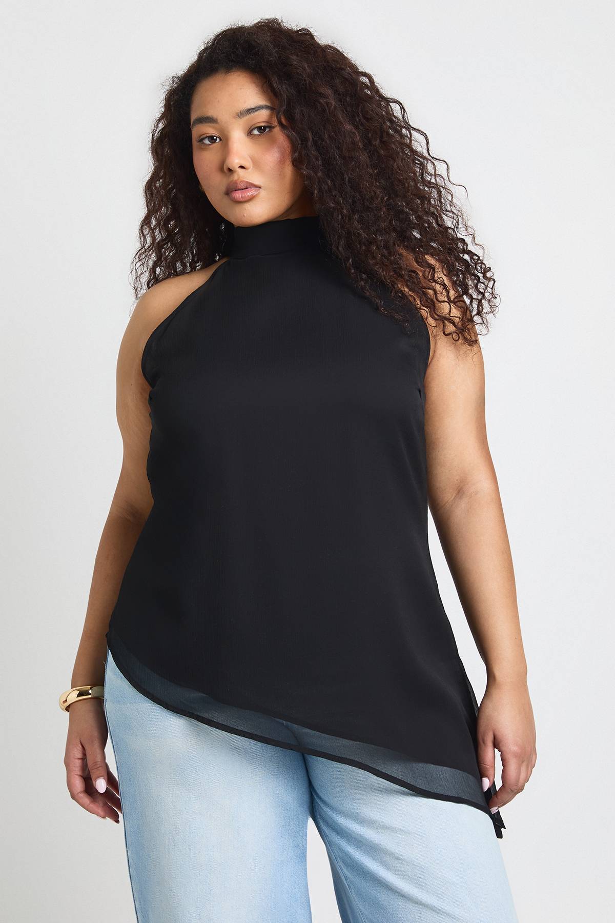 boohoo Haut Long Asymétrique En Mousseline Grande Taille