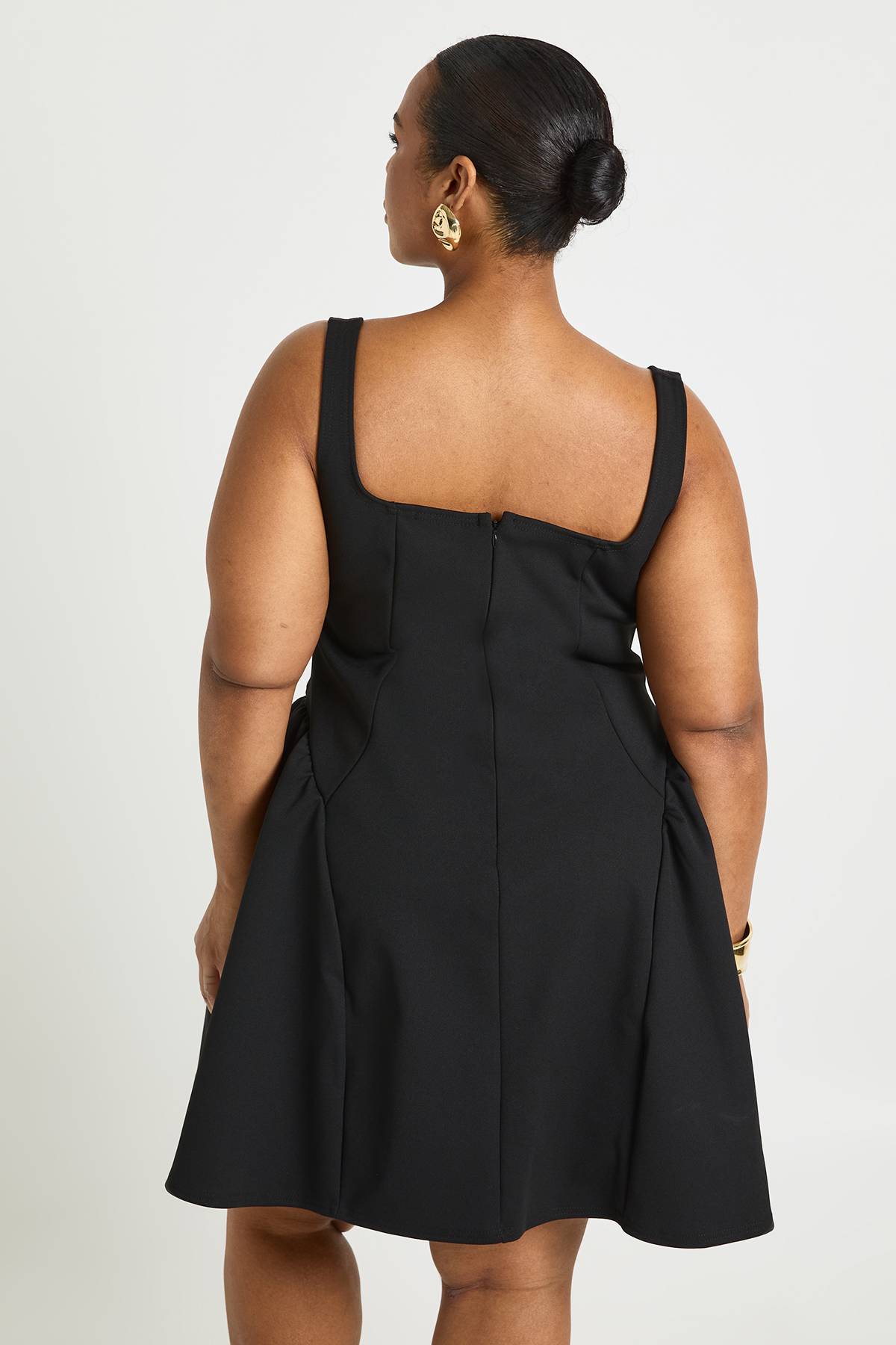 boohoo Robe patineuse Plus à fines bretelles et encolure carrée