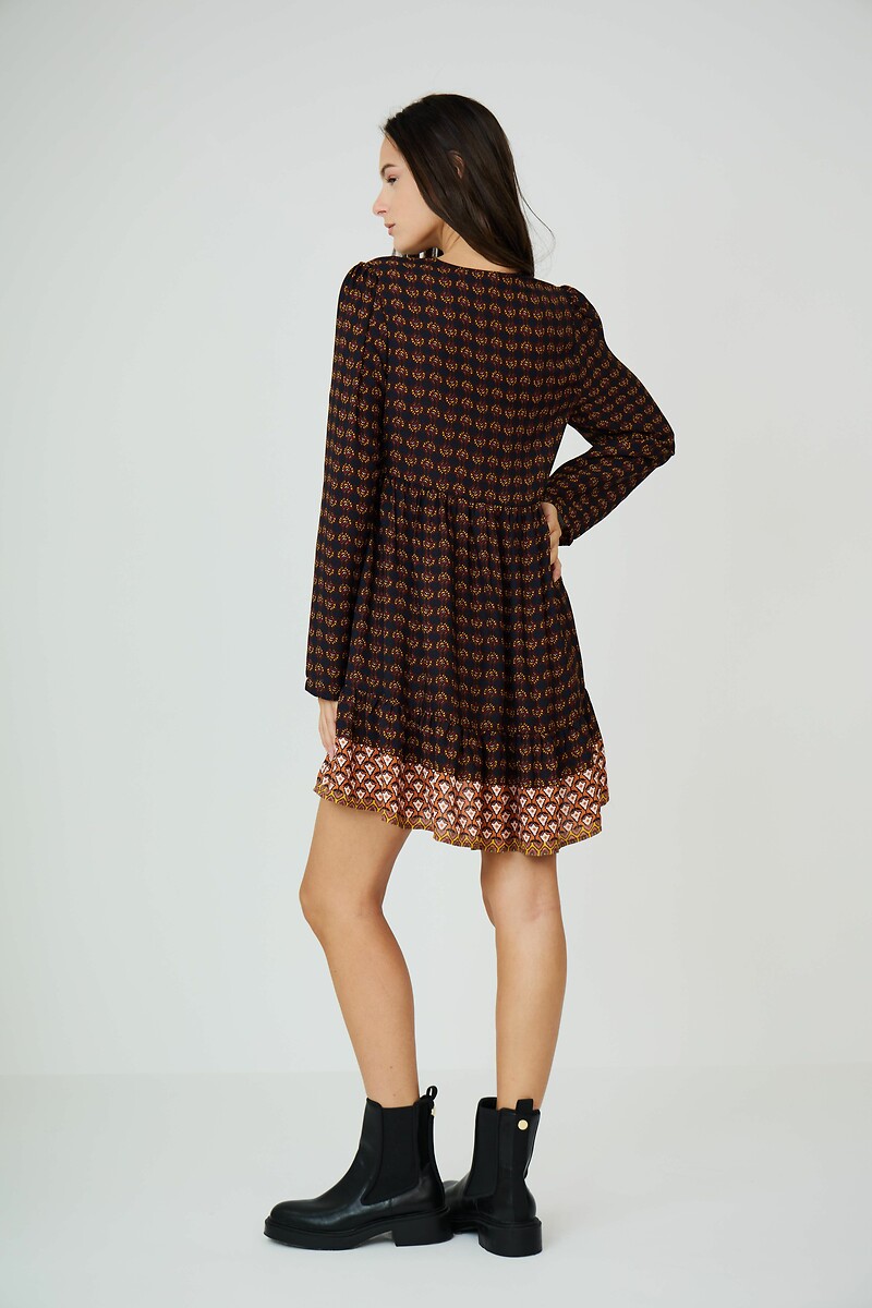 ATÉ BREVE<br>Vestido curto, mangas compridas, decote em V