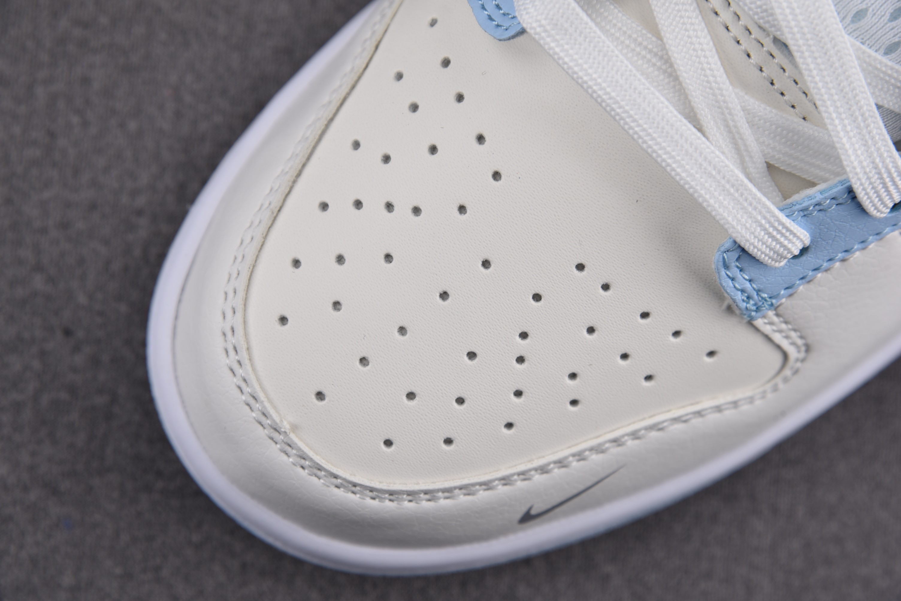 Nike Dunk Low Ivory Hyper Royal