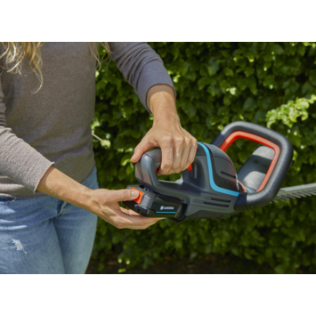 Gardena 18V heggenschaar ComfortCut 60 cm incl. accu   lader
