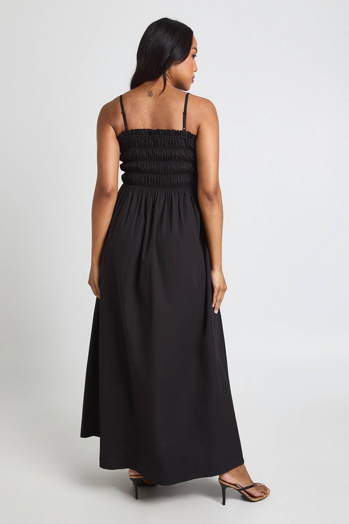 boohoo Robe Longue De Maternité En Popeline De Coton Froncée À Bretelles