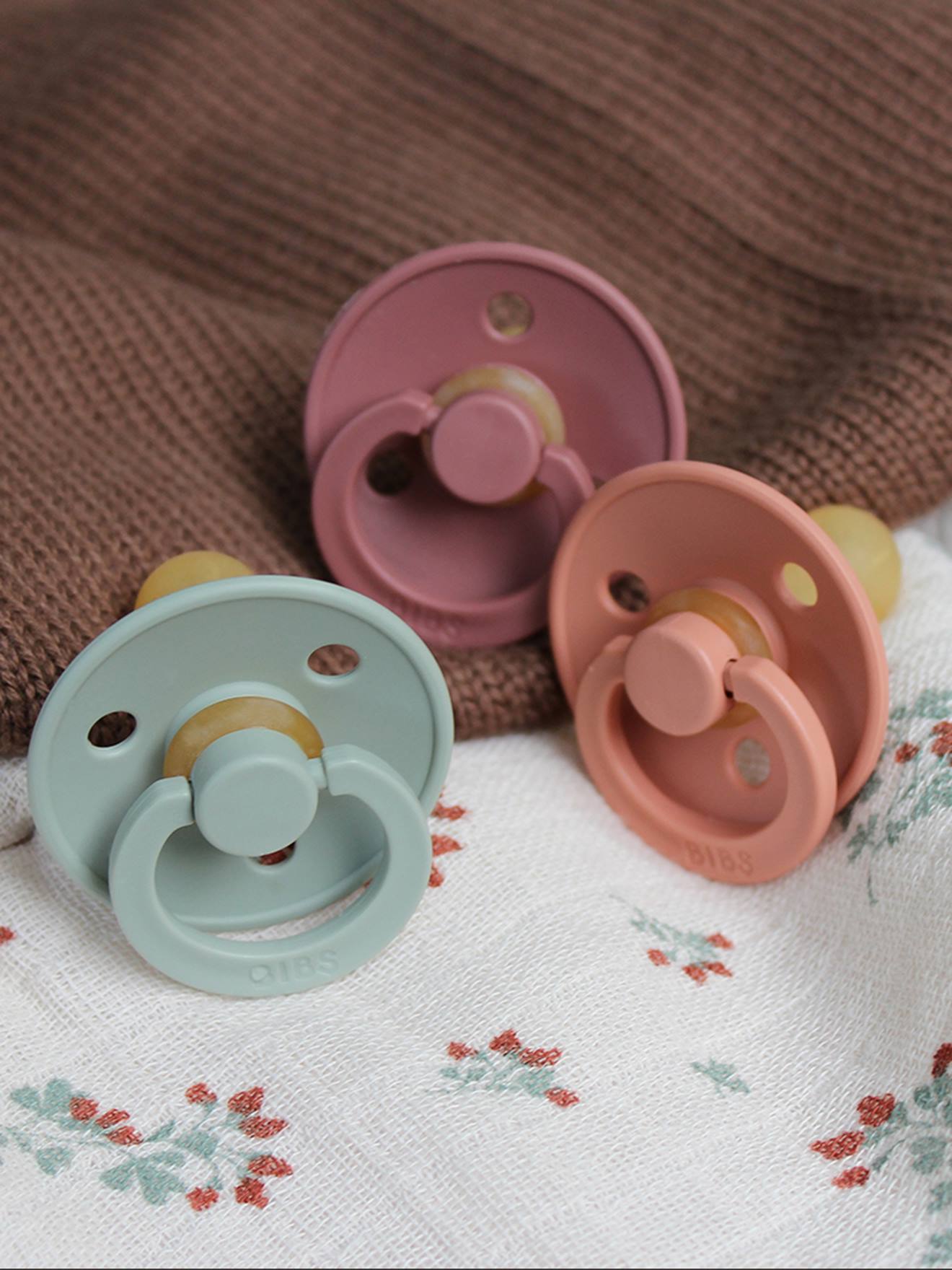 Pacote com 2 bicos BIBS Colour, tamanho 1, de 0 a 6 meses, azul escuro bicolor/multicolorido.