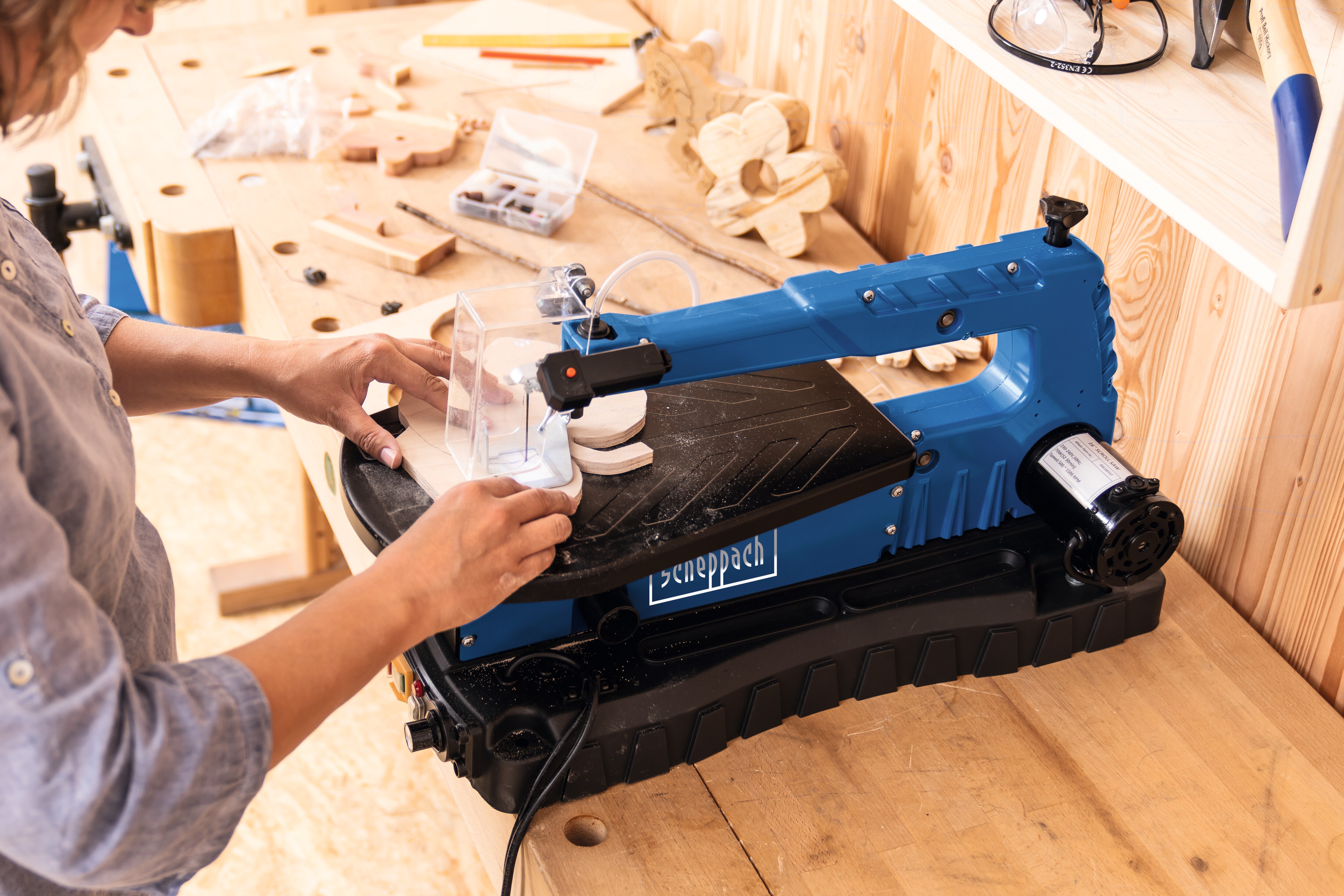 Scheppach DECO MAX Dekupiersäge mit Fußpedal und flexibler Welle