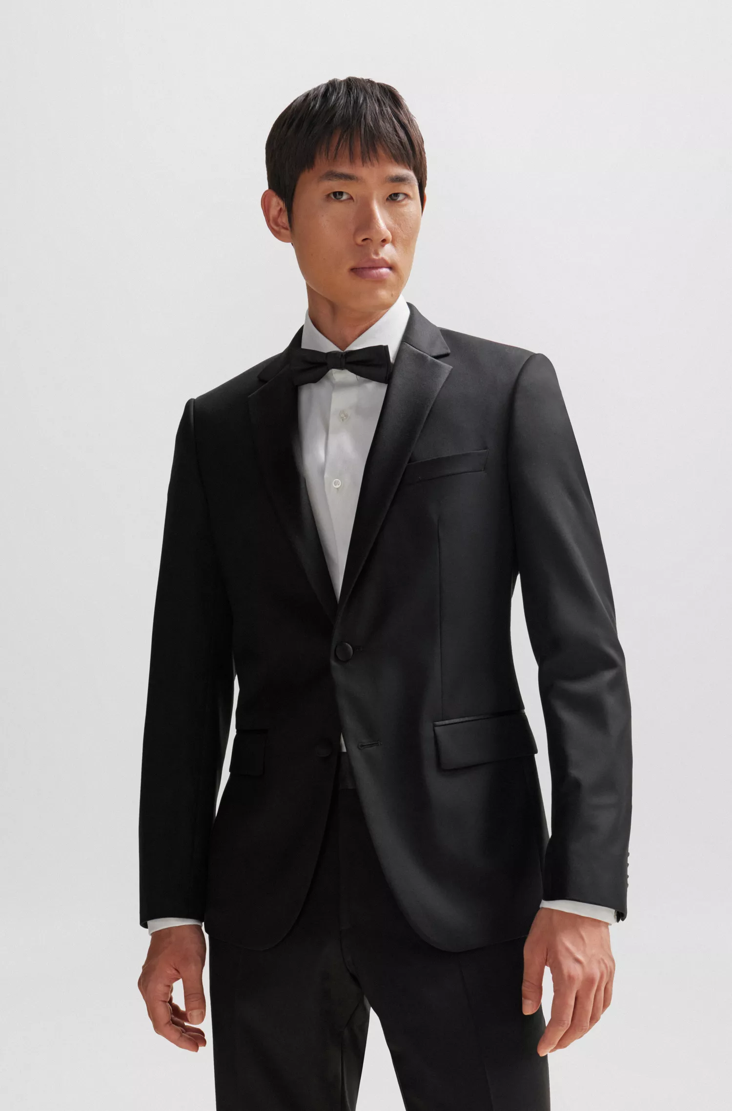 Blazer de smoking BOSS preto, corte slim, em sarja de lã virgem.