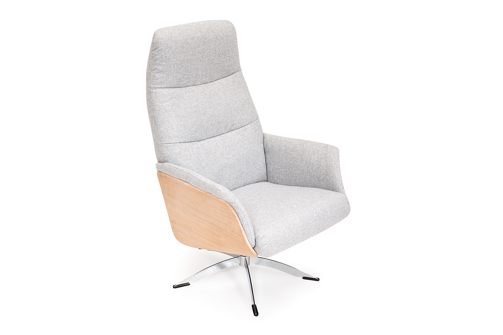 Lioni lenestol I tekstil Oakland 3120 light grey, med hvitoljede trevanger og kromfarget Space-sokkel.