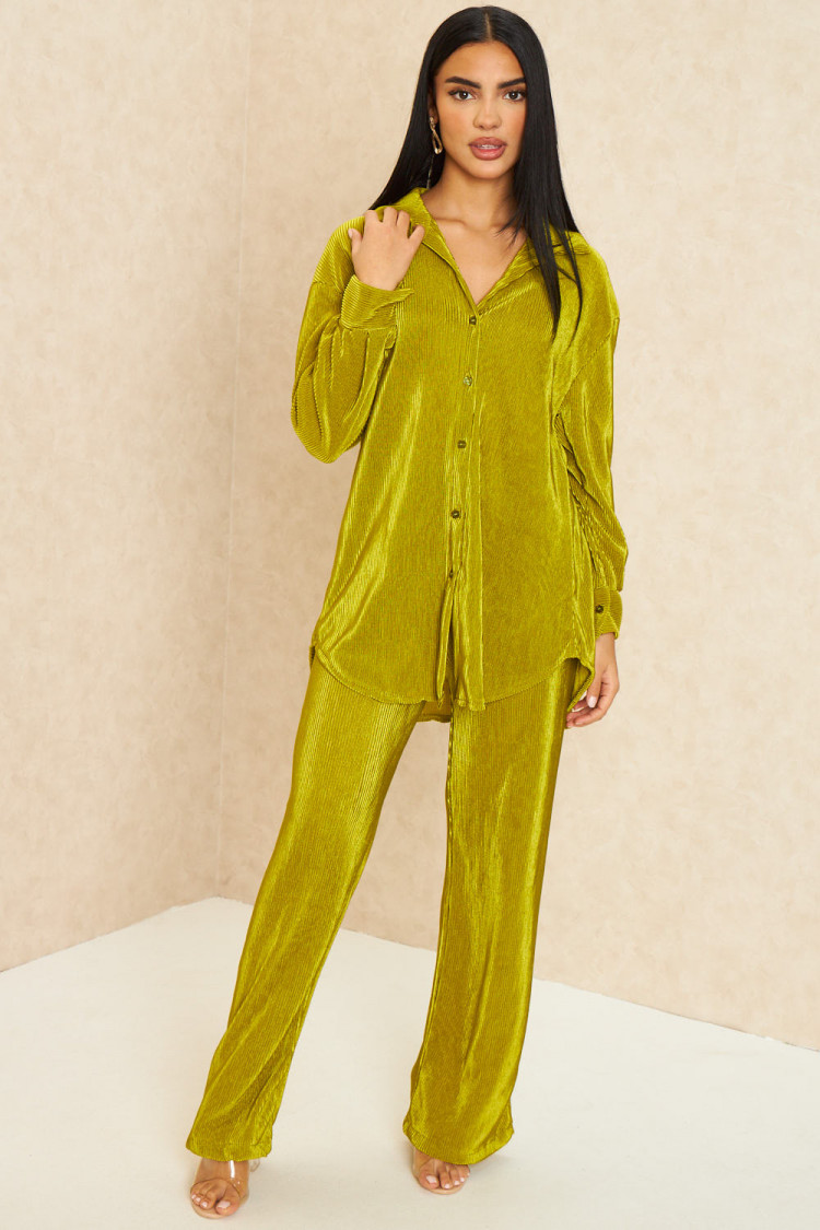 Ensemble vert clair satiné et plissé chemise + pantalon