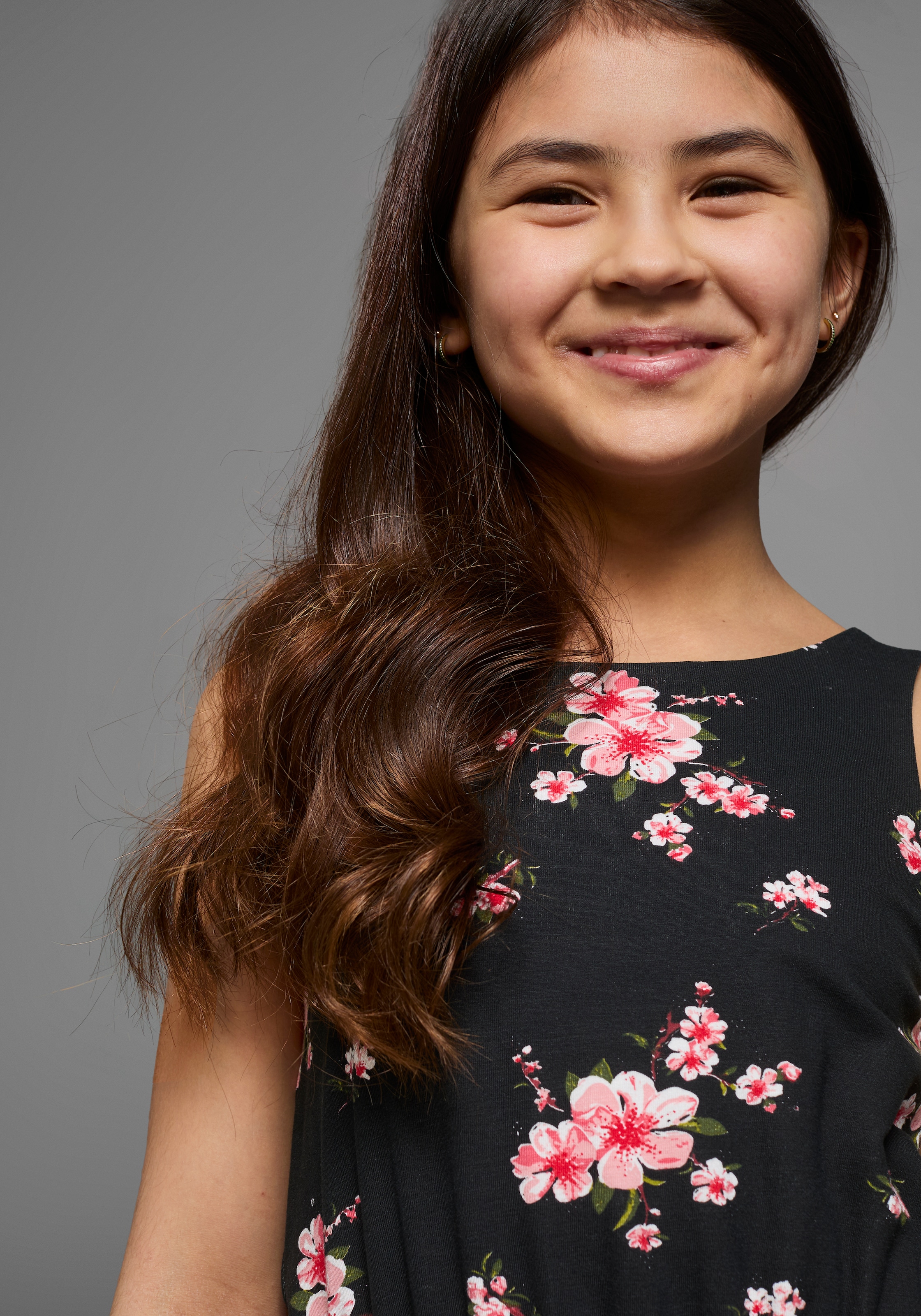 KIDSWORLD Jerseykleid »für Mädchen« sommerlich,  kniefrei,  floral,  aus Viskosemischung,  ärmellos