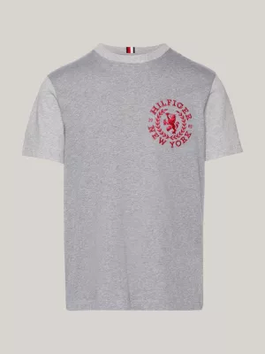 Camiseta com o logotipo do escudo do time