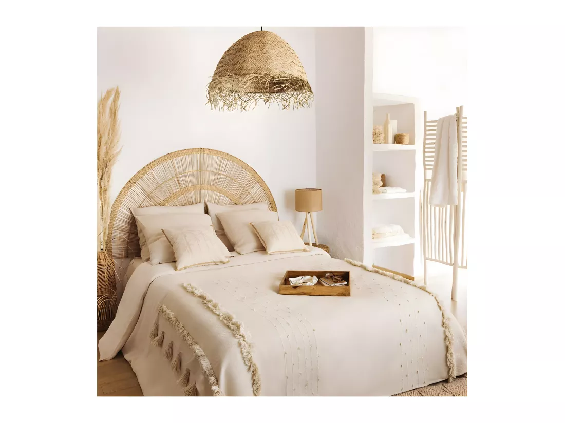 Jeté de Lit Beige motif Tuftés et Pompons sur les cotés 130 x 180 cm