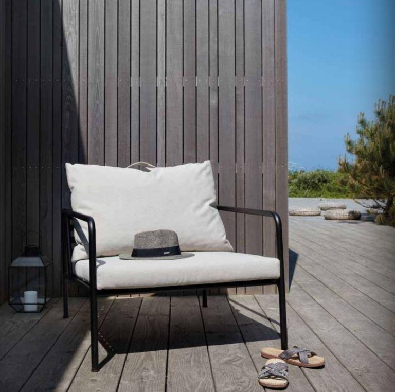 Houe Avon Lounge fauteuil frame zwart stof leaf heritage
