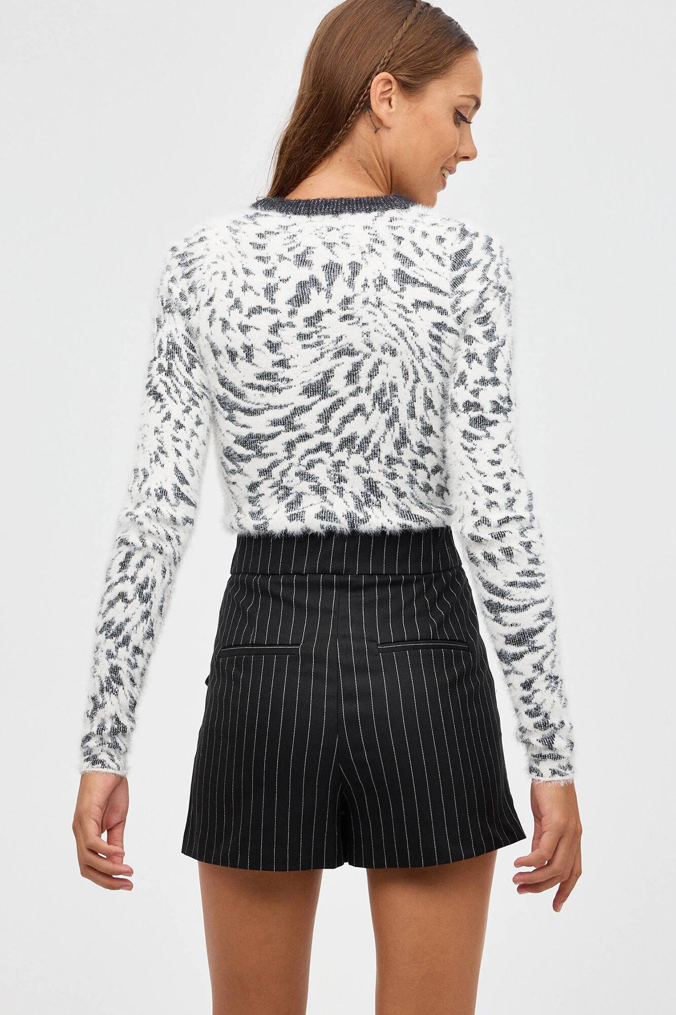 Saia-calça com cadarço e acessórios
