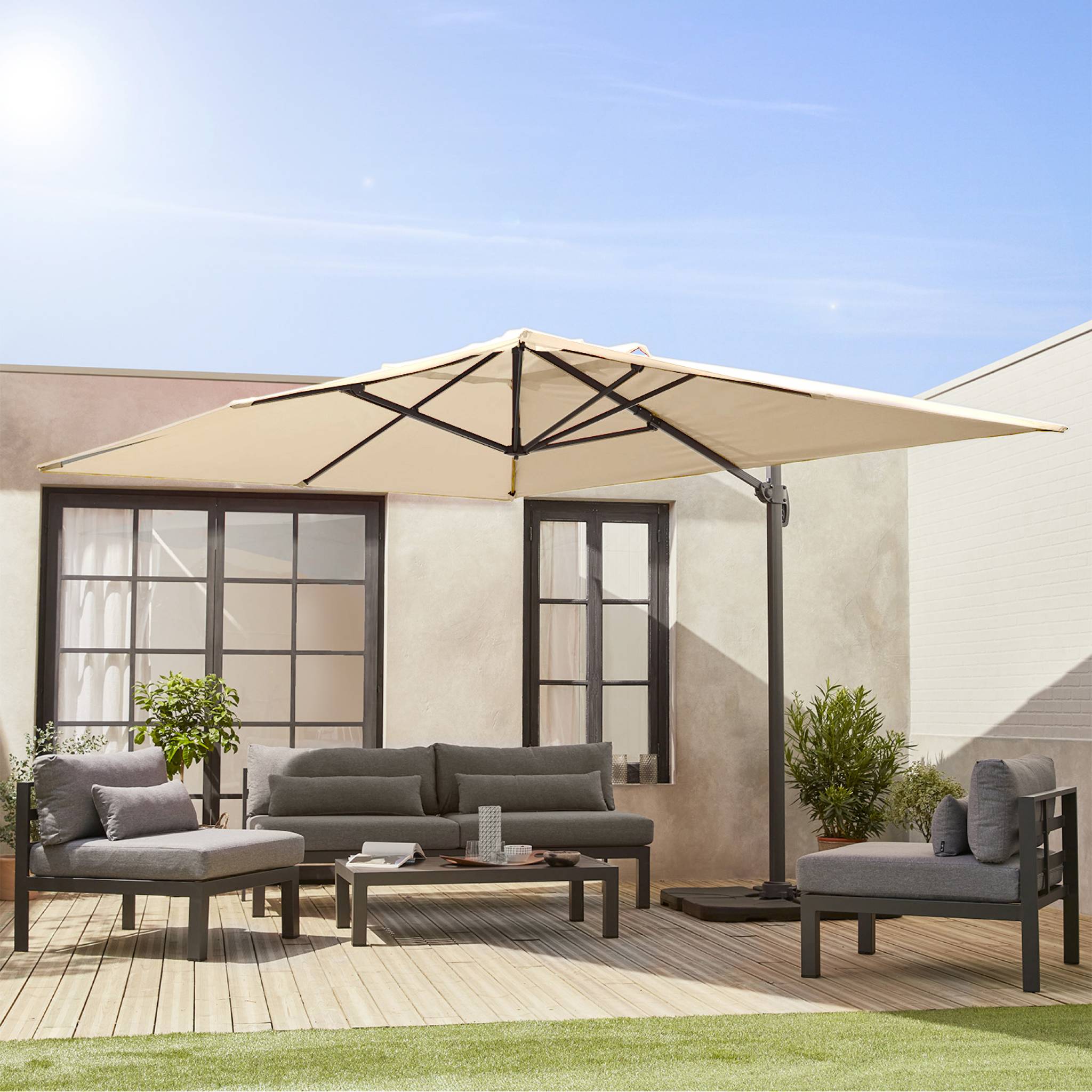 sweeek - Rechthoekige parasol 3x4m + verzwaarde tegels 50x50cm