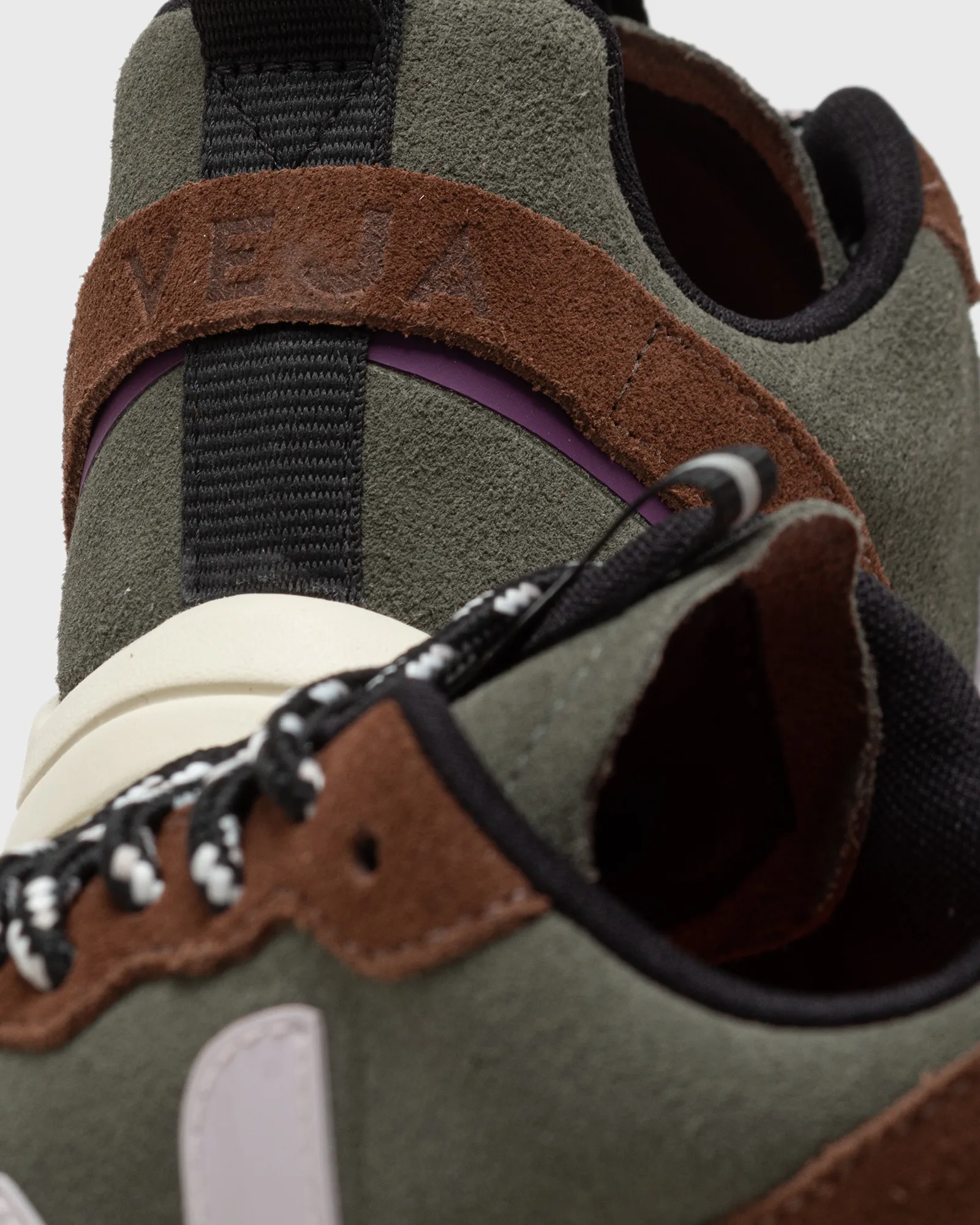 Veja VENTURI VC SUEDE
