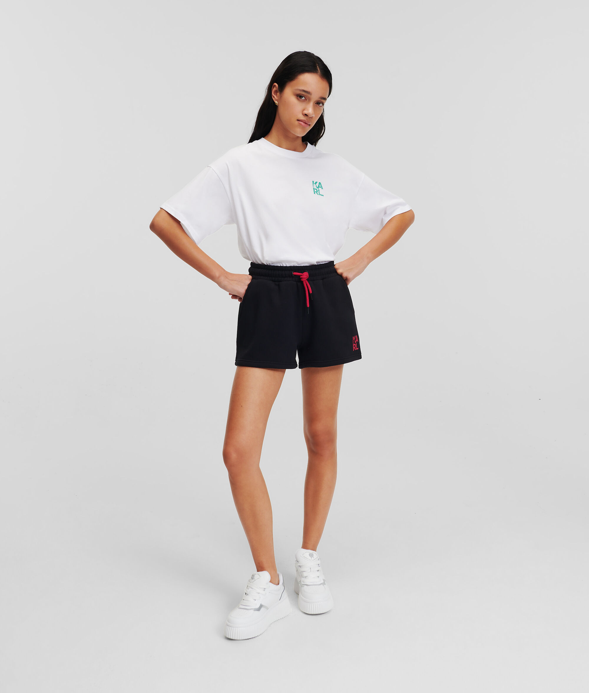 SHORT ATHLEISURE AVEC LOGO KARL